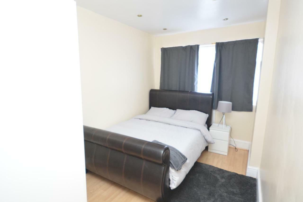 Four Bedroom Townhouse 12 Minutes Walk To Excel Exhibition Centre Londra Exterior foto