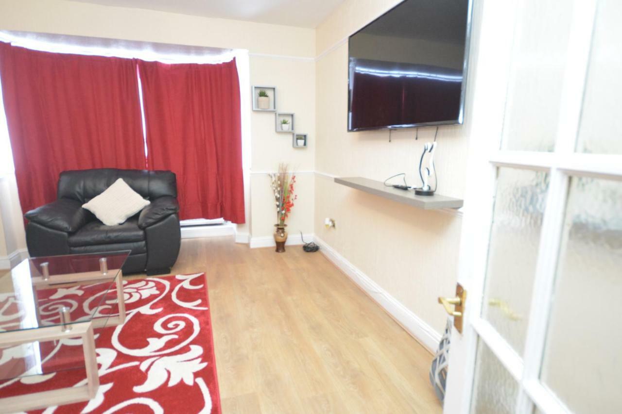 Four Bedroom Townhouse 12 Minutes Walk To Excel Exhibition Centre Londra Exterior foto