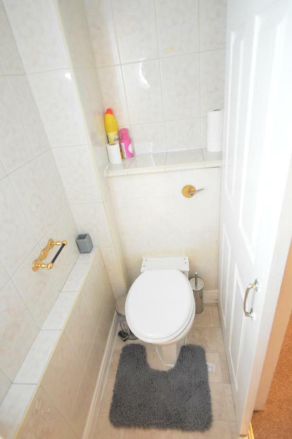 Four Bedroom Townhouse 12 Minutes Walk To Excel Exhibition Centre Londra Exterior foto