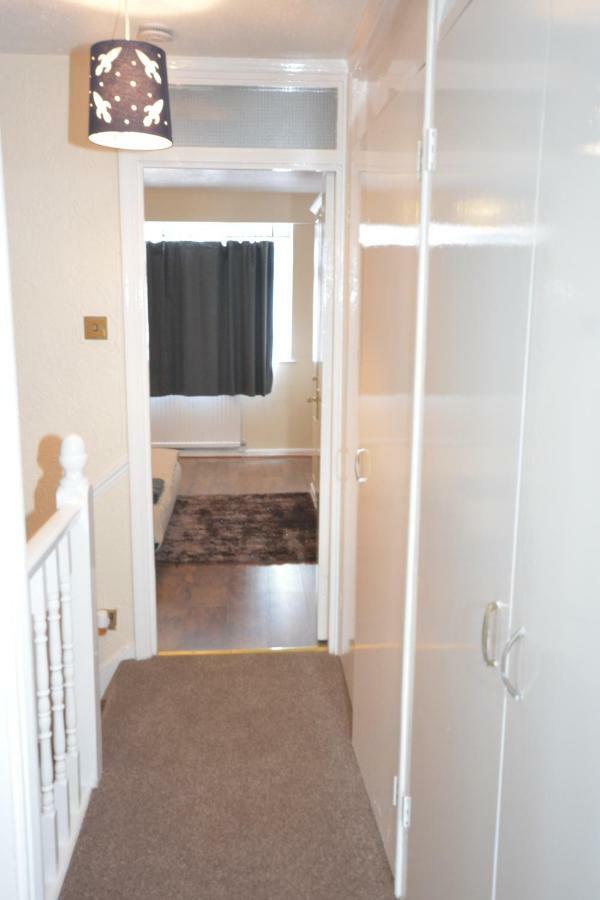 Four Bedroom Townhouse 12 Minutes Walk To Excel Exhibition Centre Londra Exterior foto