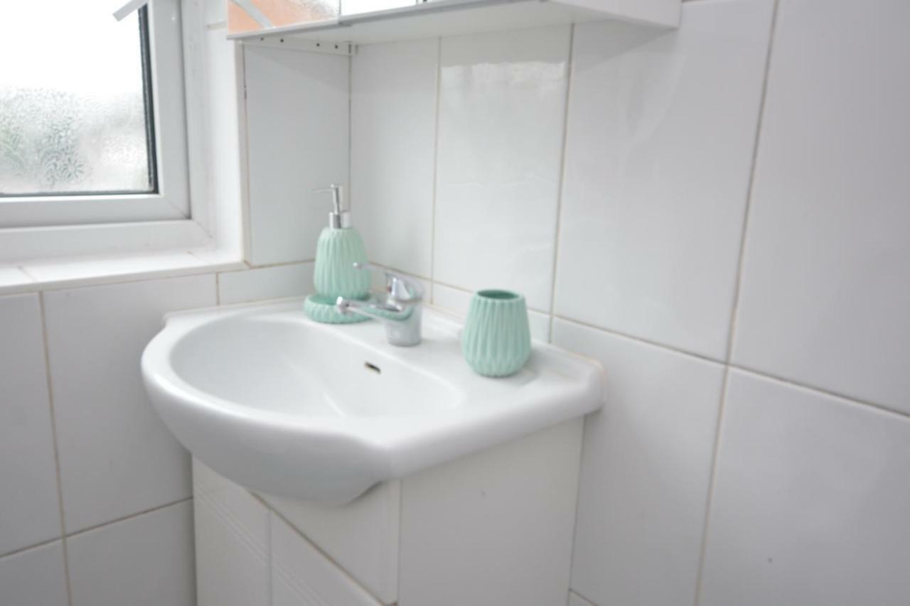 Four Bedroom Townhouse 12 Minutes Walk To Excel Exhibition Centre Londra Exterior foto