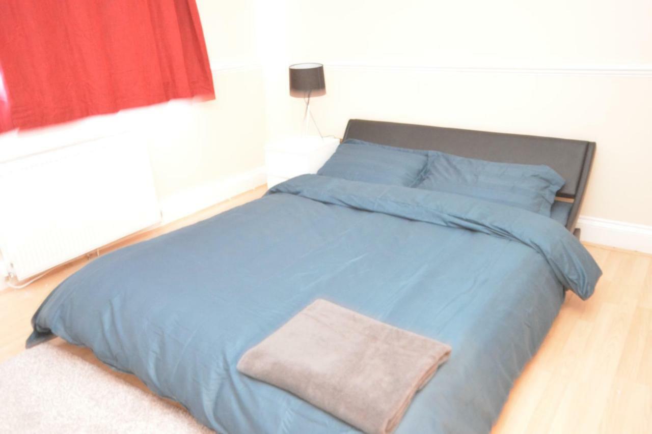 Four Bedroom Townhouse 12 Minutes Walk To Excel Exhibition Centre Londra Exterior foto