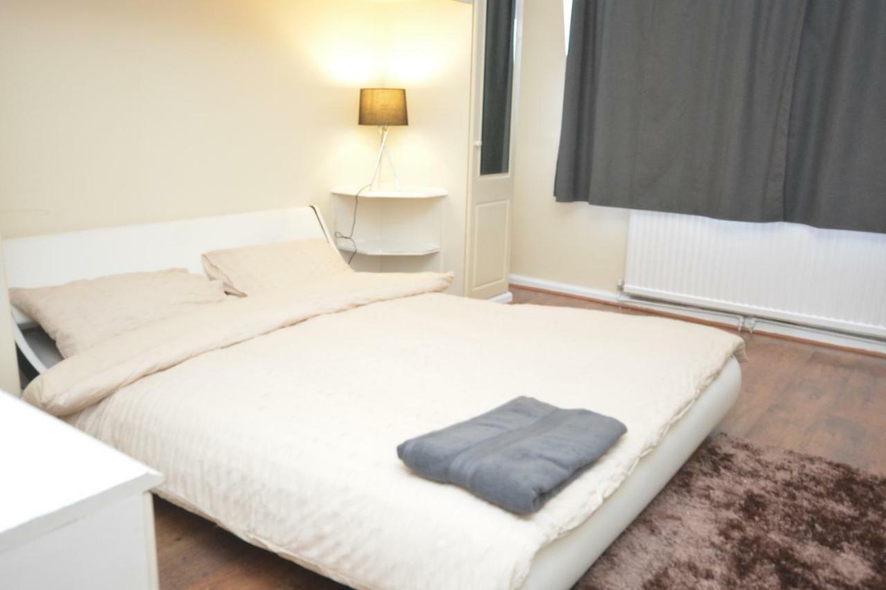 Four Bedroom Townhouse 12 Minutes Walk To Excel Exhibition Centre Londra Exterior foto