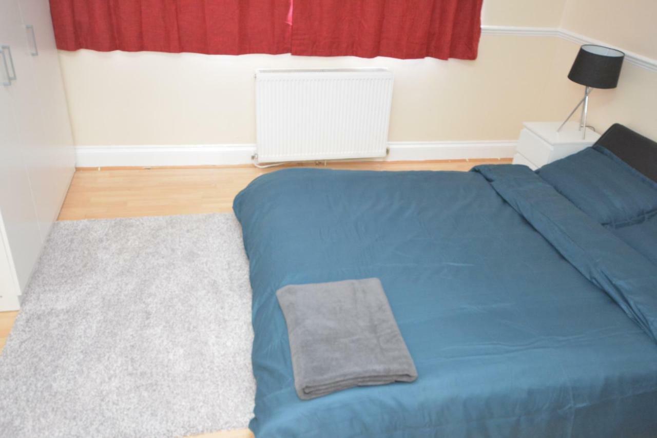 Four Bedroom Townhouse 12 Minutes Walk To Excel Exhibition Centre Londra Exterior foto