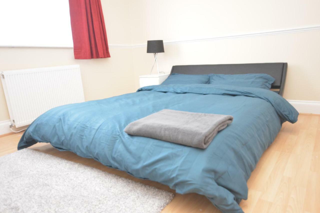 Four Bedroom Townhouse 12 Minutes Walk To Excel Exhibition Centre Londra Exterior foto