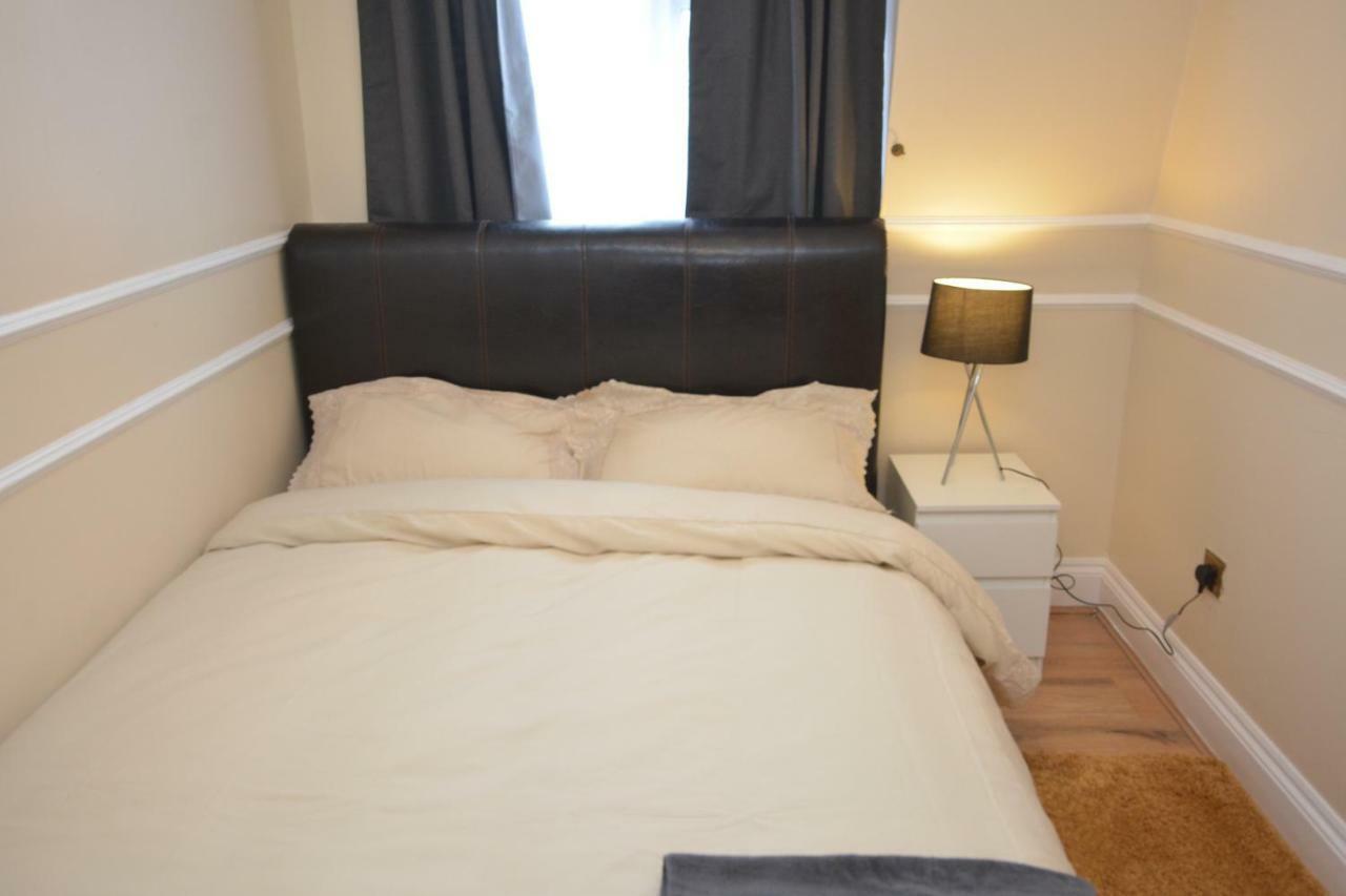 Four Bedroom Townhouse 12 Minutes Walk To Excel Exhibition Centre Londra Exterior foto