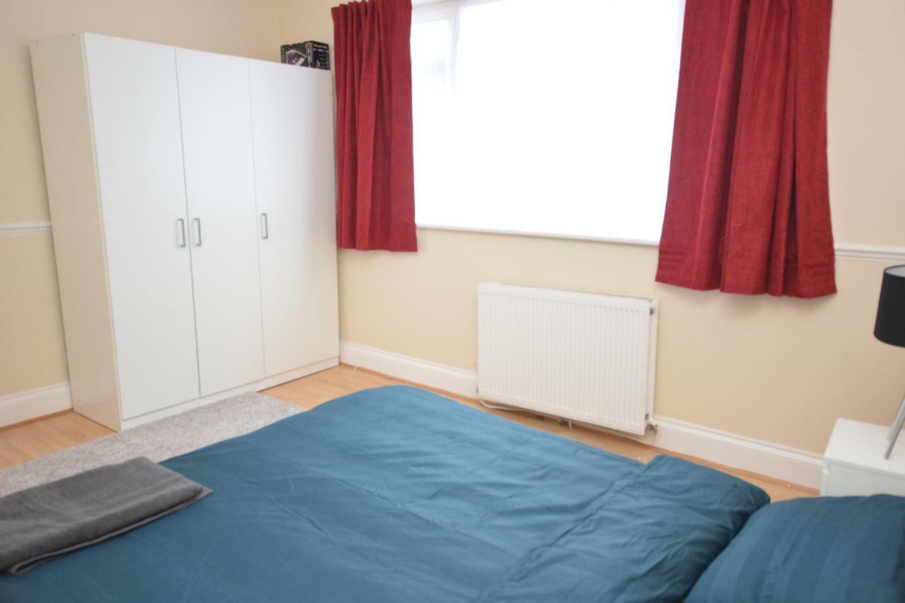 Four Bedroom Townhouse 12 Minutes Walk To Excel Exhibition Centre Londra Exterior foto