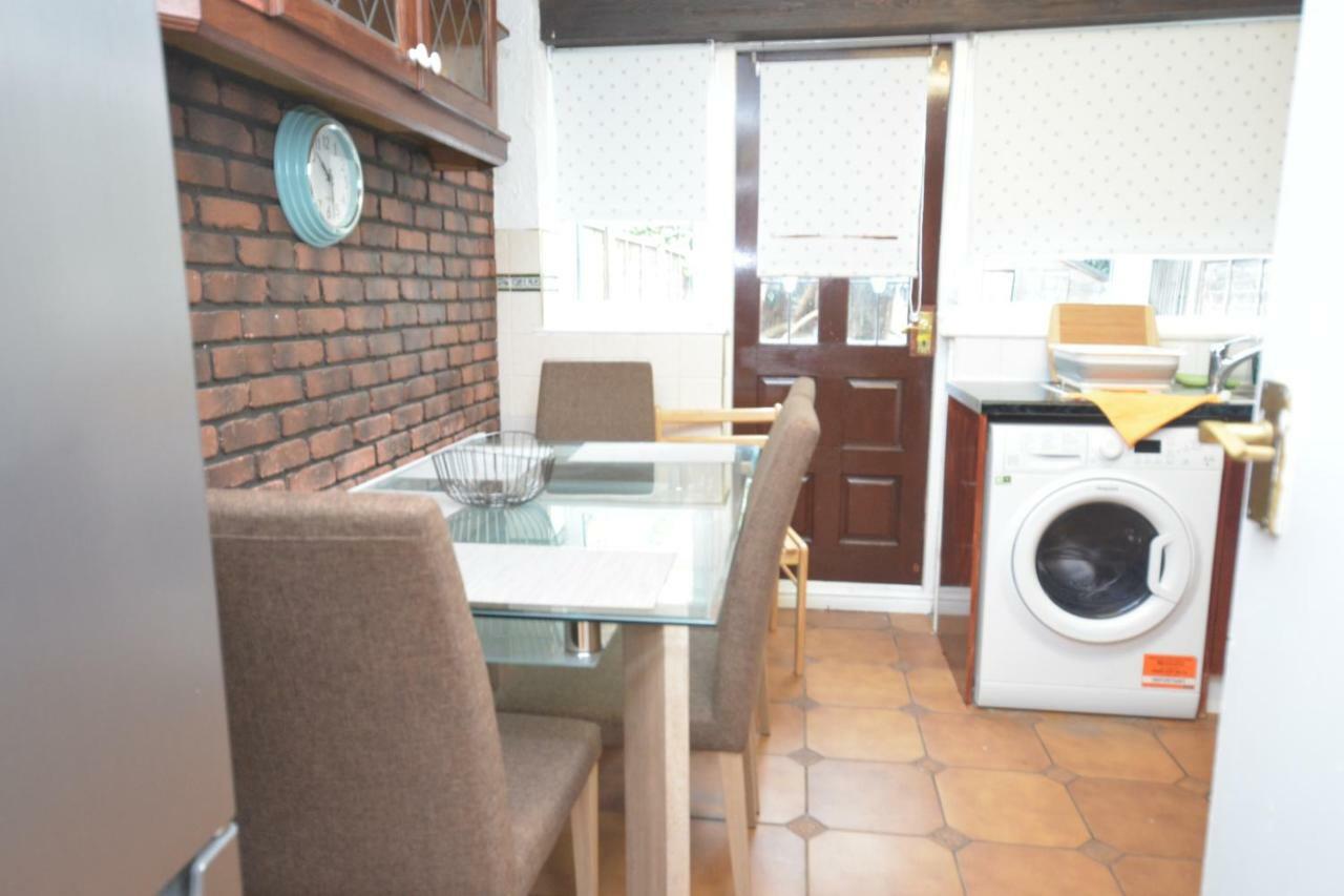 Four Bedroom Townhouse 12 Minutes Walk To Excel Exhibition Centre Londra Exterior foto