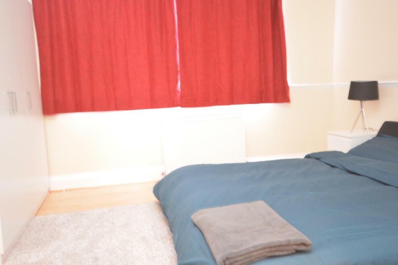 Four Bedroom Townhouse 12 Minutes Walk To Excel Exhibition Centre Londra Exterior foto