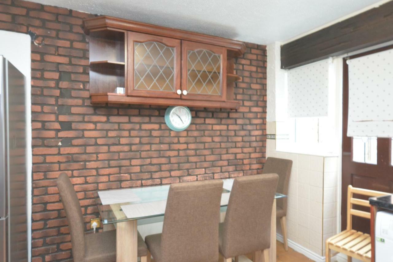 Four Bedroom Townhouse 12 Minutes Walk To Excel Exhibition Centre Londra Exterior foto
