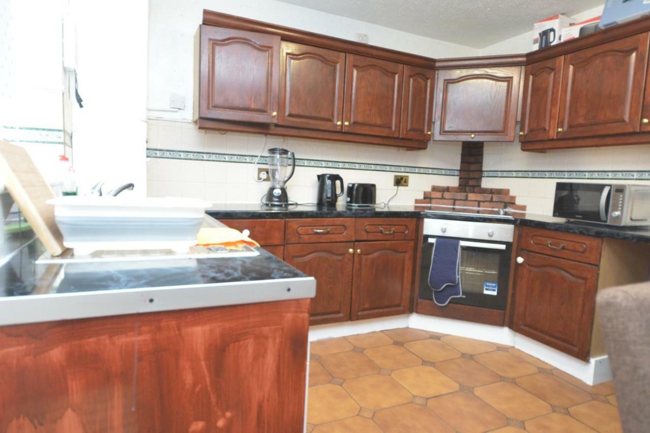 Four Bedroom Townhouse 12 Minutes Walk To Excel Exhibition Centre Londra Exterior foto